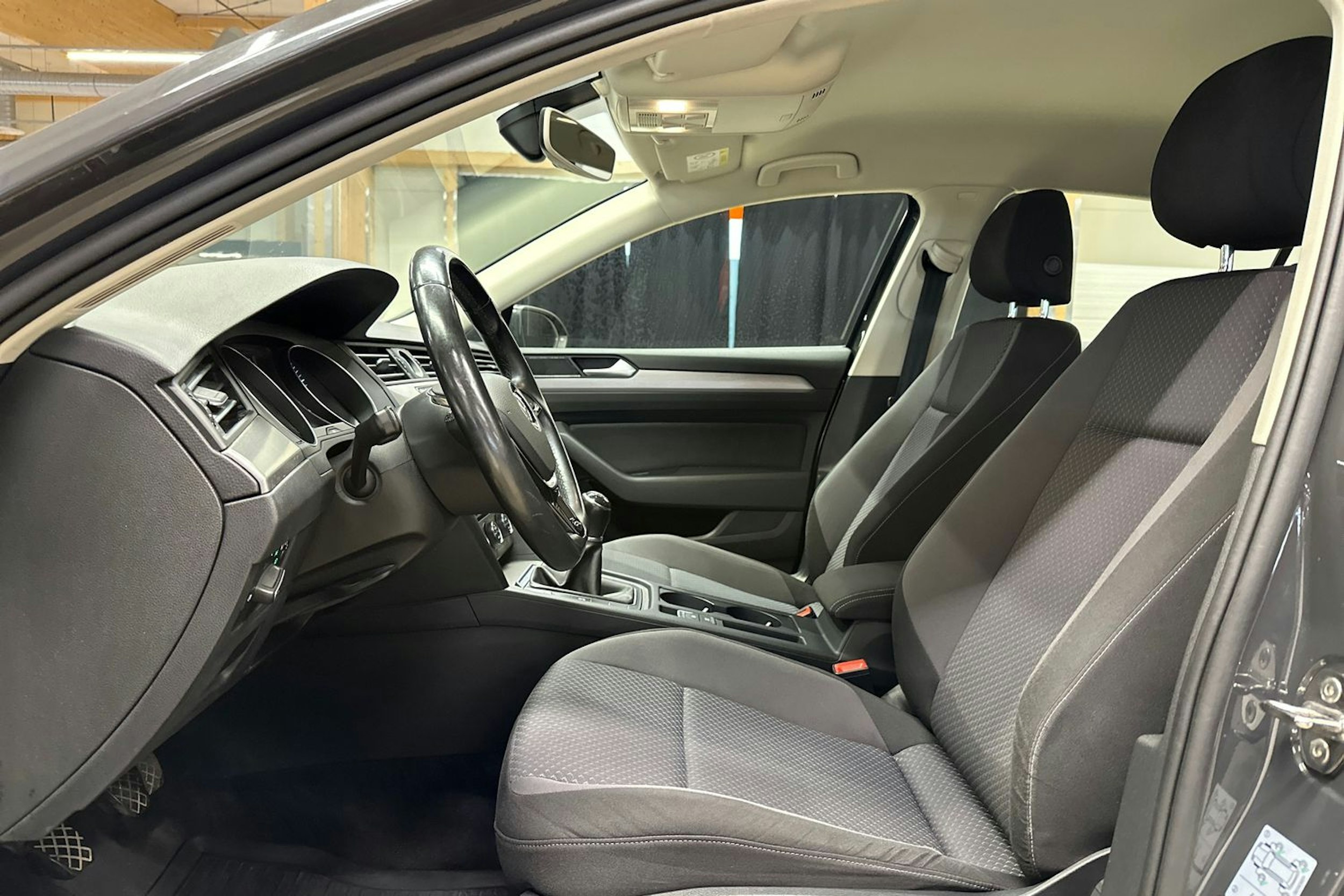 harmaa Volkswagen Passat 2016 kuva 17.