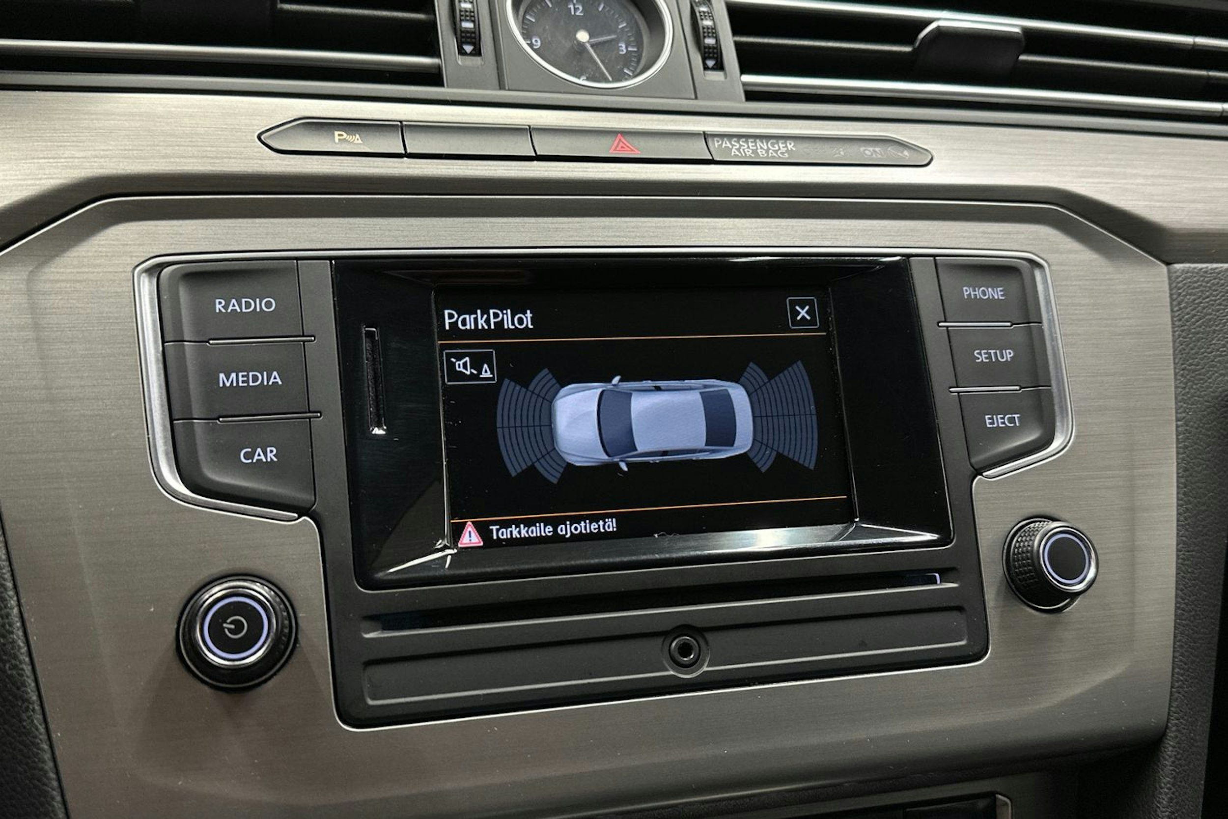 harmaa Volkswagen Passat 2016 kuva 19.