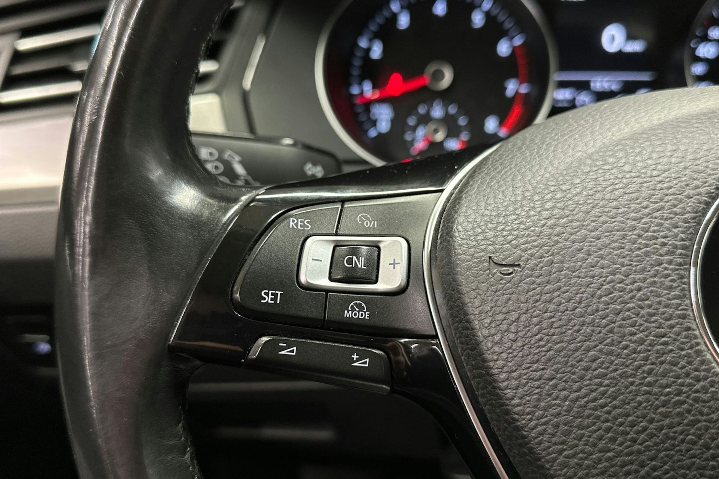 harmaa Volkswagen Passat 2016 kuva 25.