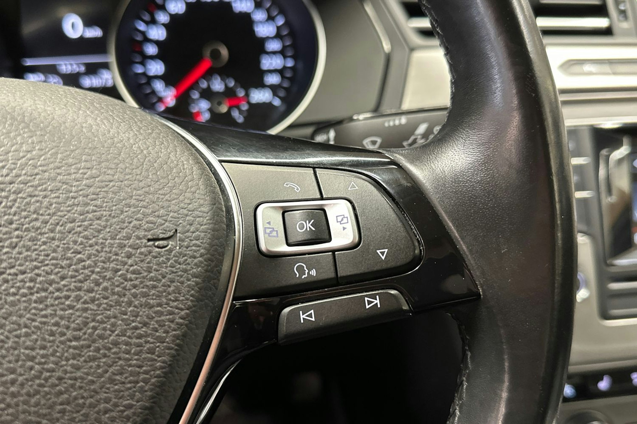harmaa Volkswagen Passat 2016 kuva 26.