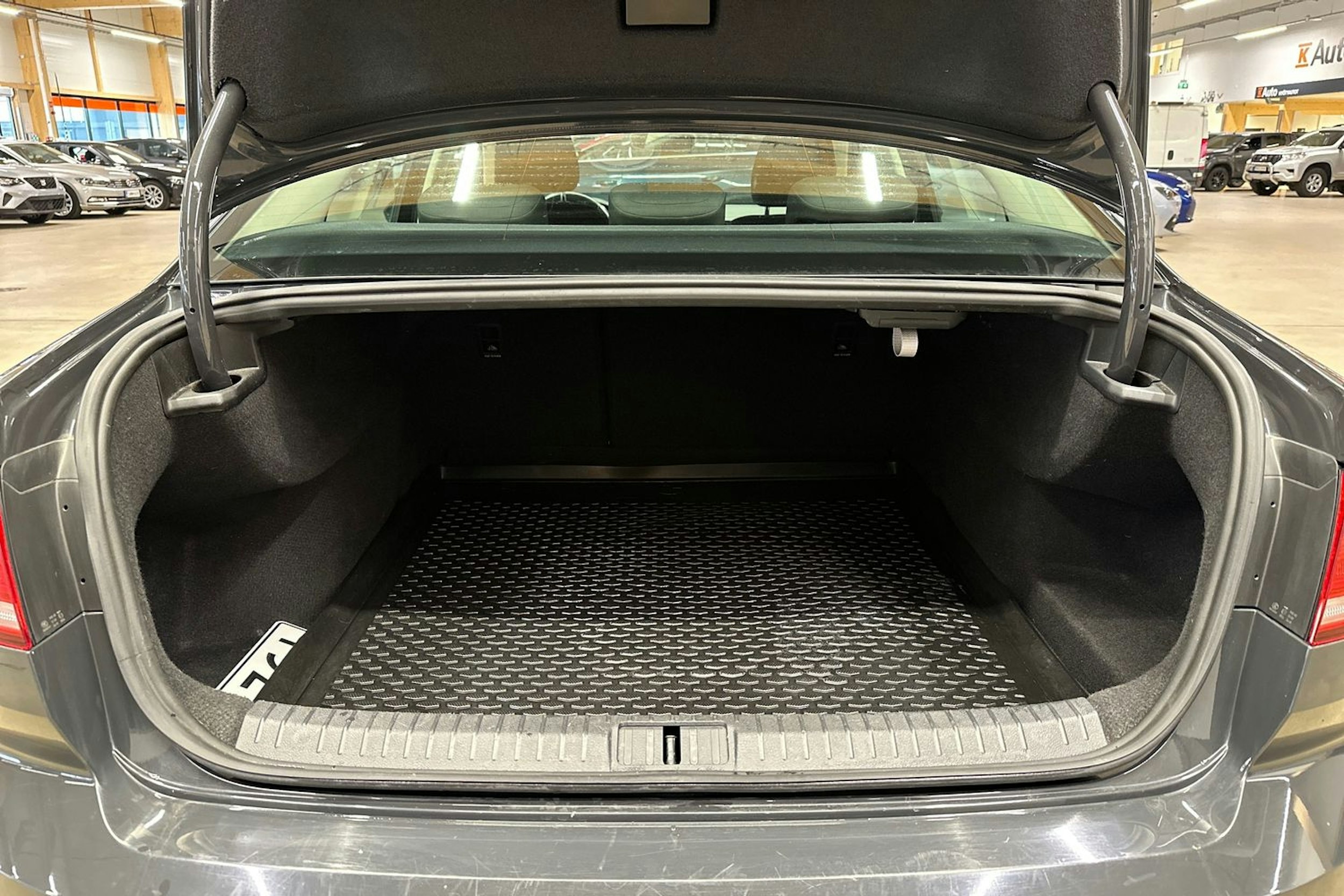 harmaa Volkswagen Passat 2016 kuva 28.