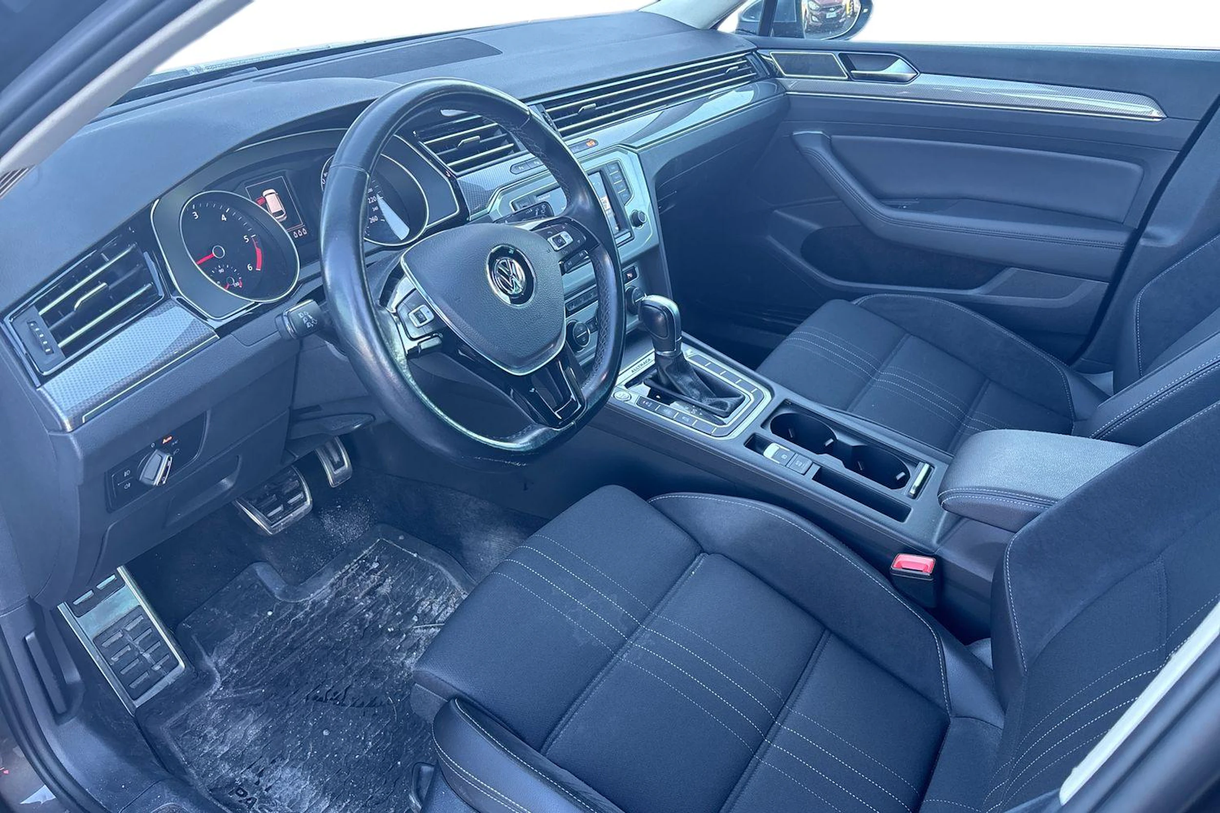 Ruskea (beige) Volkswagen PASSAT 2016 kuva 3.