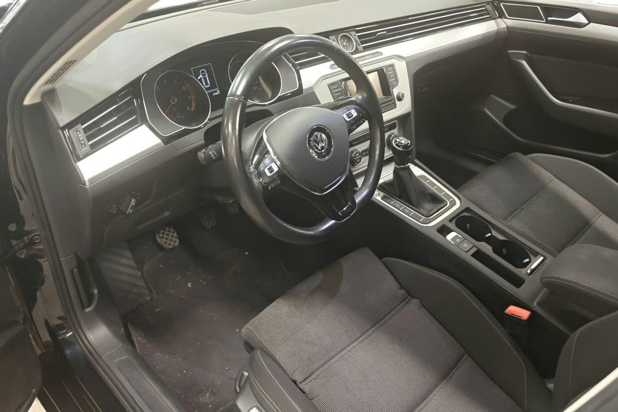 musta Volkswagen Passat 2016 kuva 3.