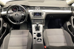 musta Volkswagen Passat 2016 kuva 9.