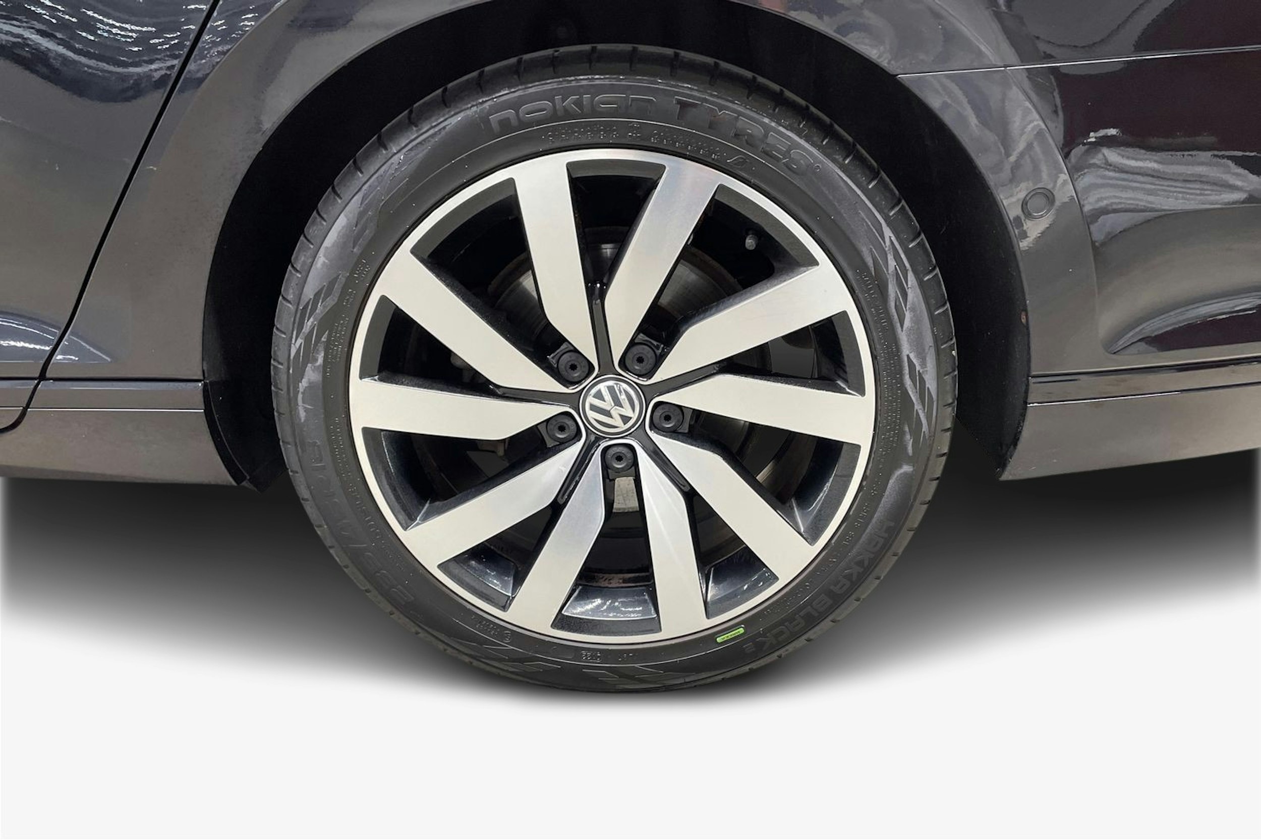 musta Volkswagen Passat 2016 kuva 11.