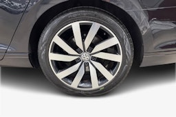 musta Volkswagen Passat 2016 kuva 11.