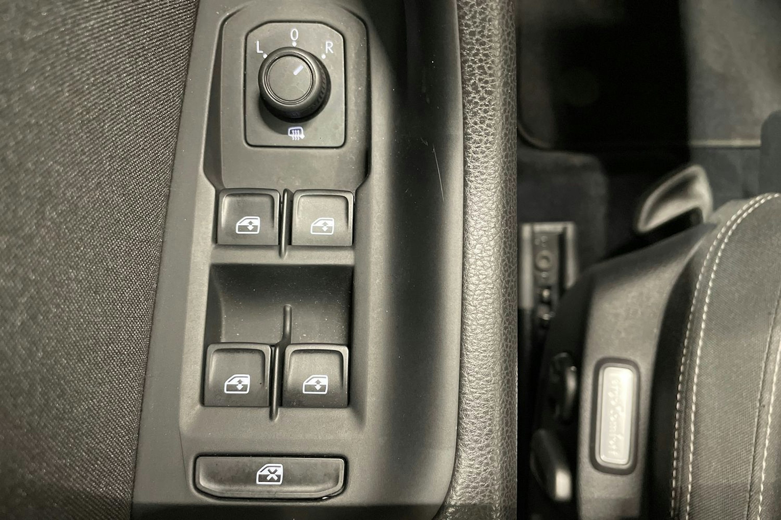 musta Volkswagen Passat 2016 kuva 21.