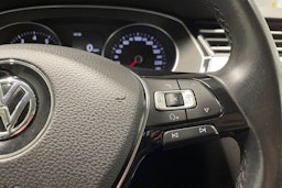 musta Volkswagen Passat 2016 kuva 23.