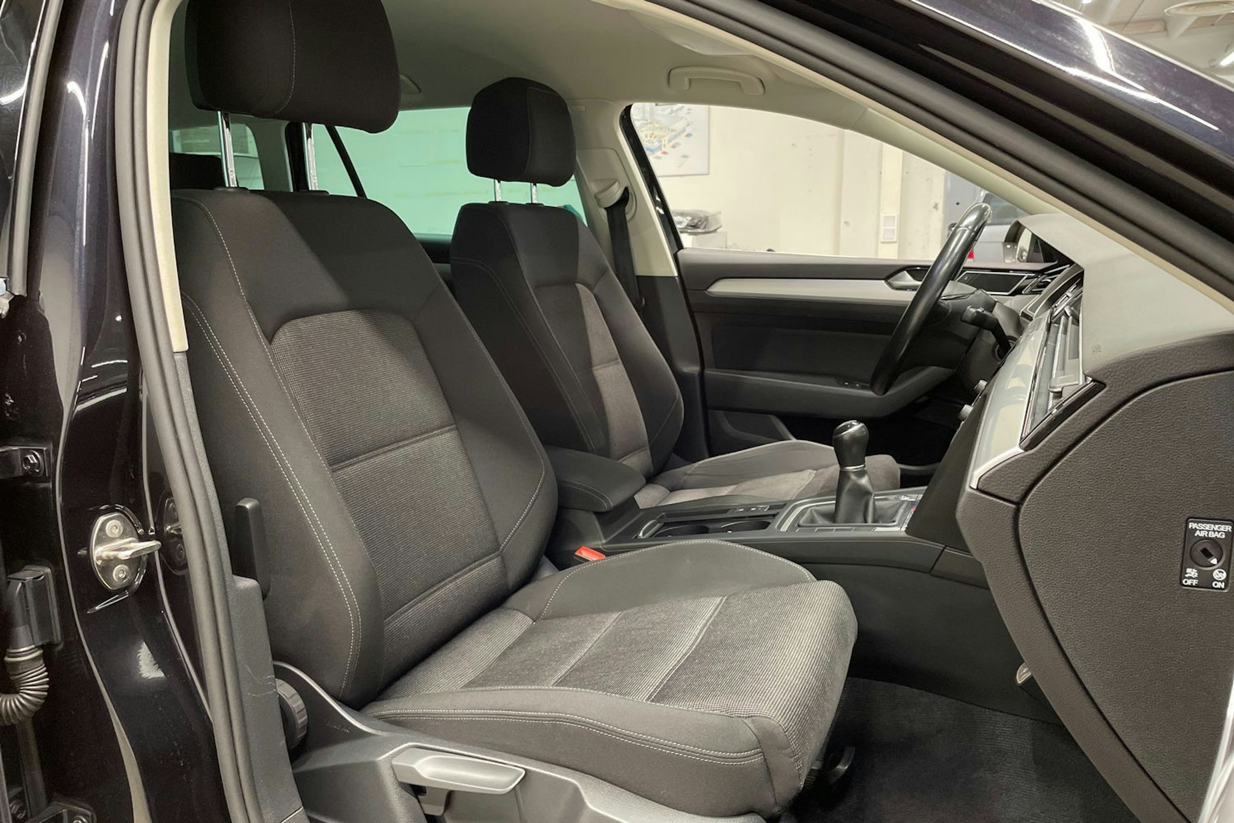 musta Volkswagen Passat 2016 kuva 24.