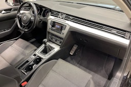 musta Volkswagen Passat 2016 kuva 25.