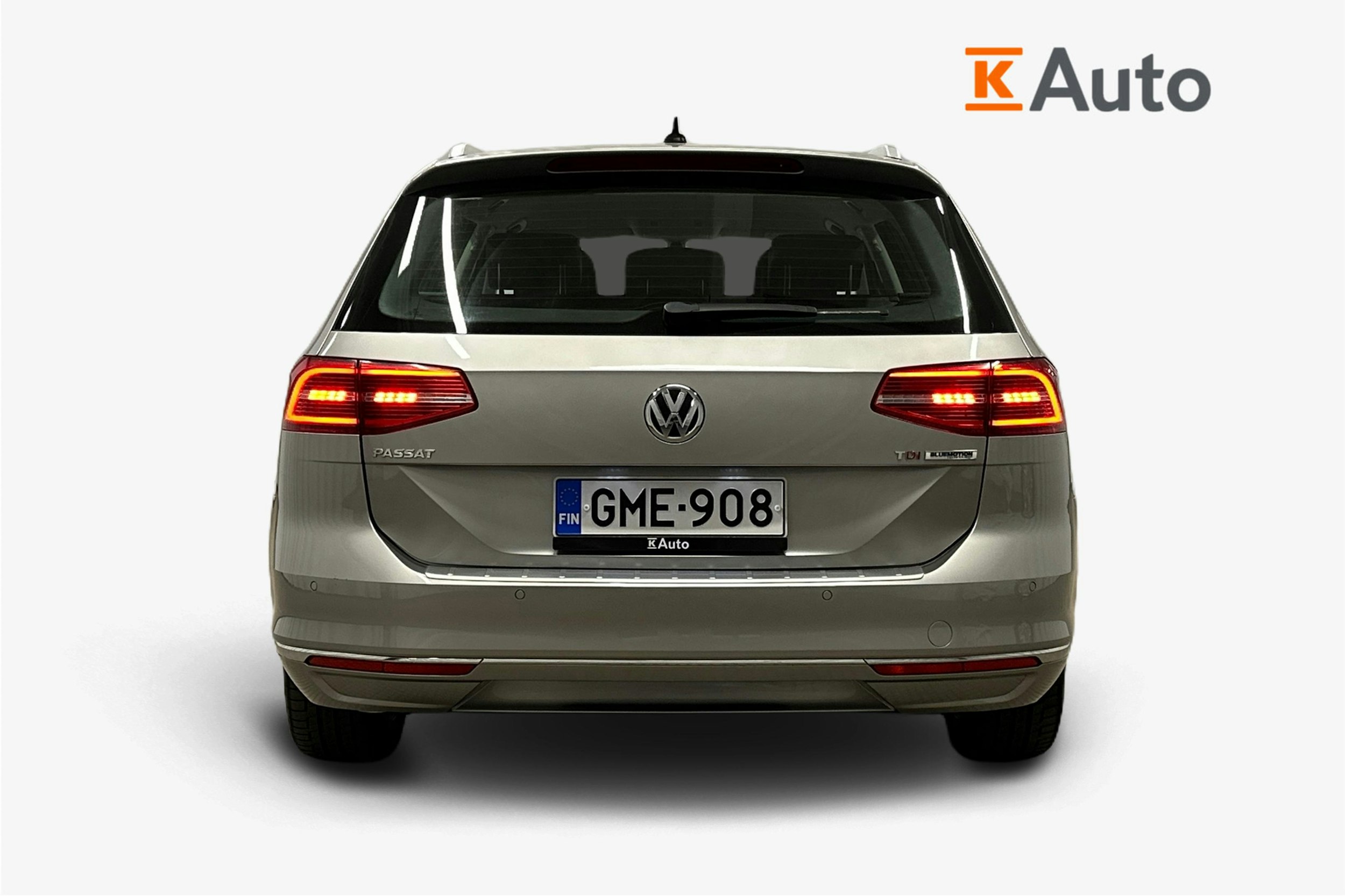 harmaa Volkswagen Passat 2016 kuva 3.