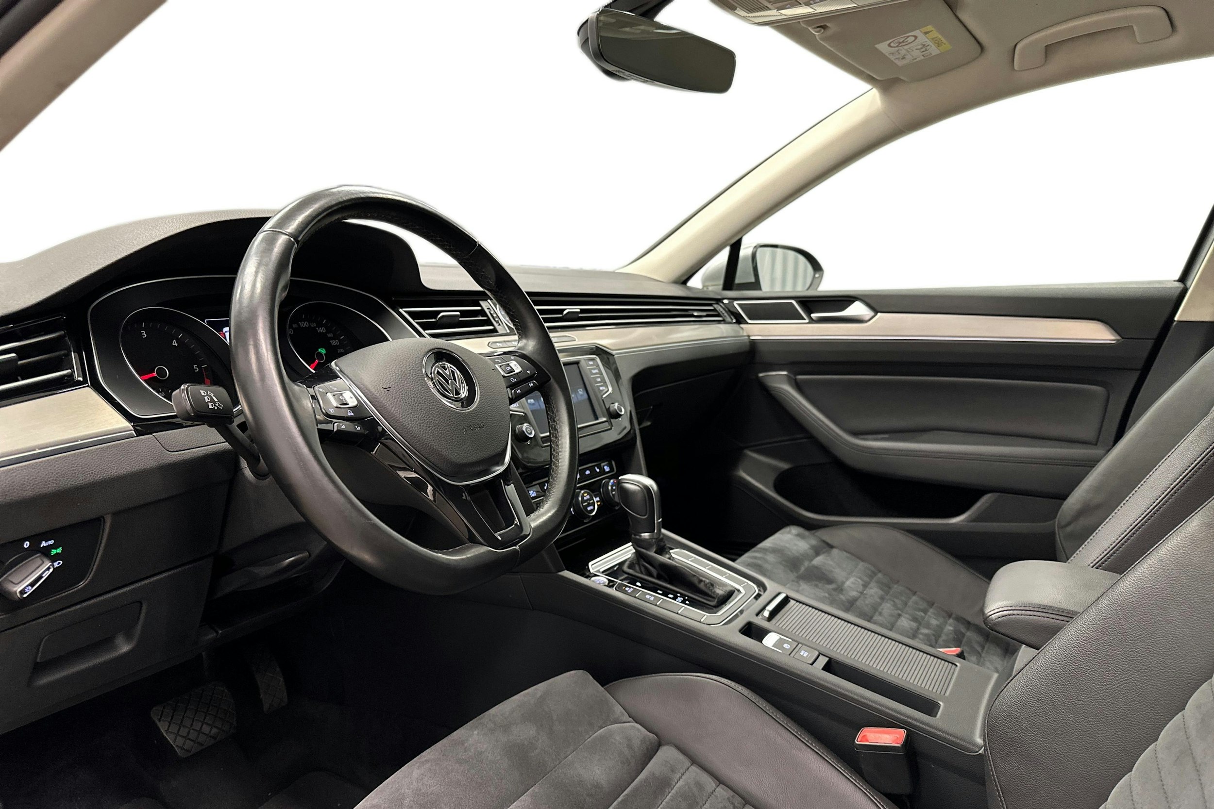 harmaa Volkswagen Passat 2016 kuva 7.