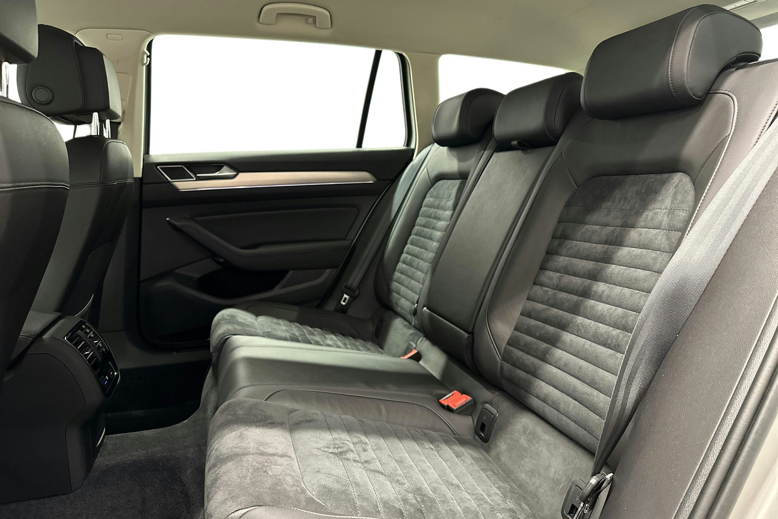 harmaa Volkswagen Passat 2016 kuva 10.