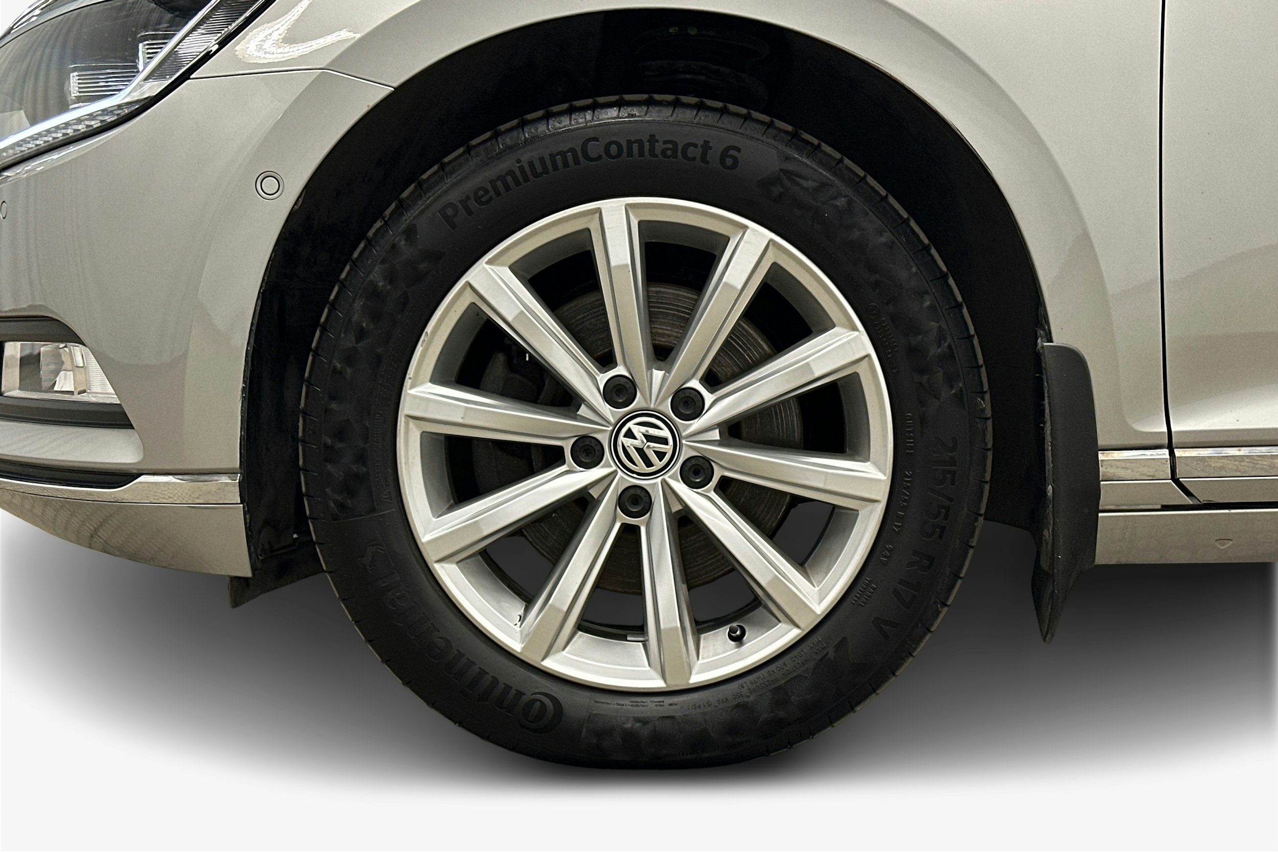 harmaa Volkswagen Passat 2016 kuva 11.