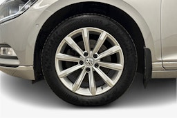 harmaa Volkswagen Passat 2016 kuva 11.