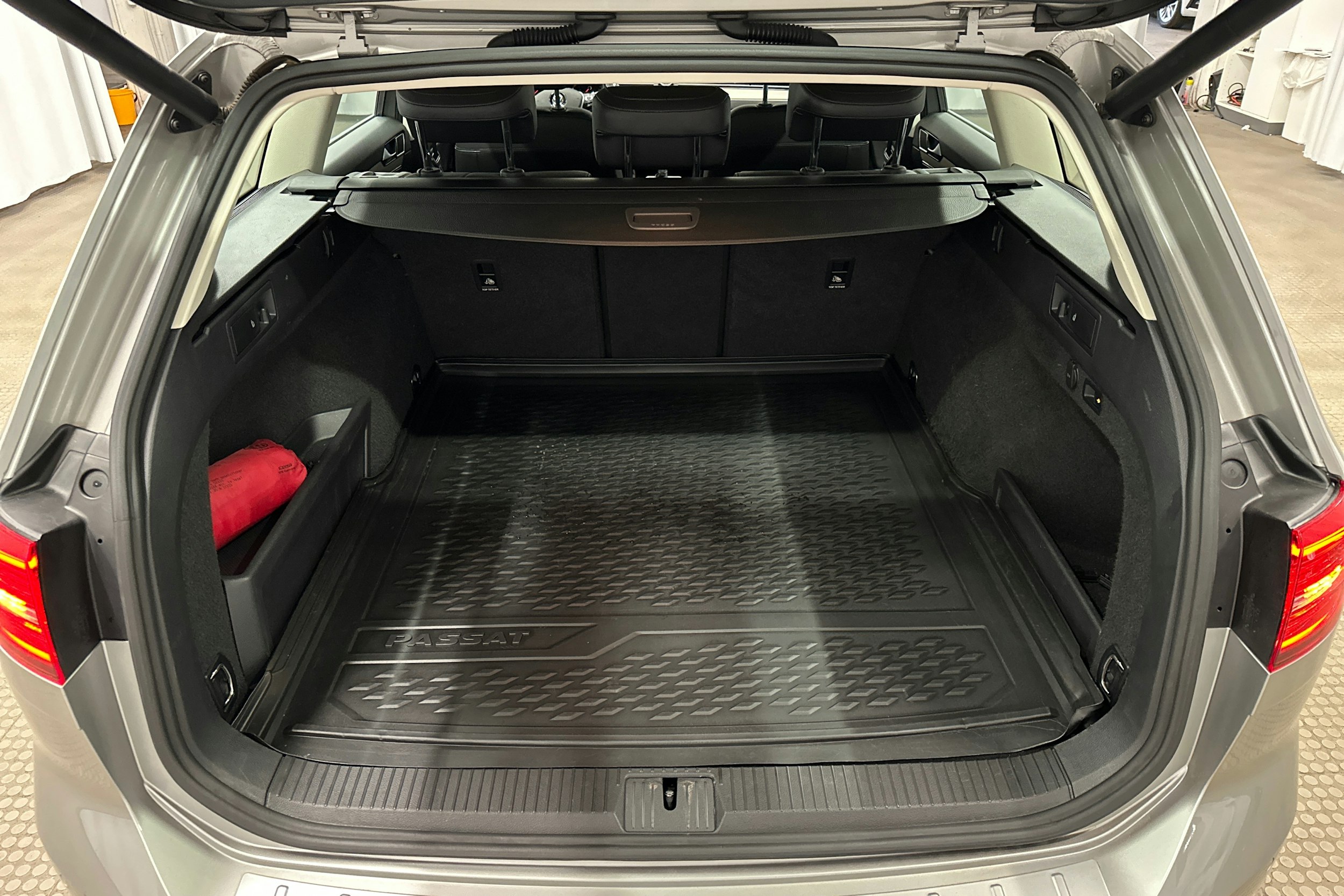 harmaa Volkswagen Passat 2016 kuva 14.
