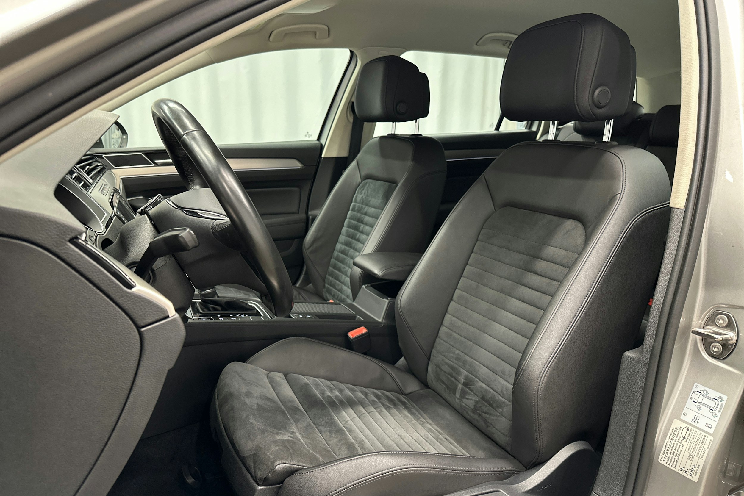 harmaa Volkswagen Passat 2016 kuva 17.