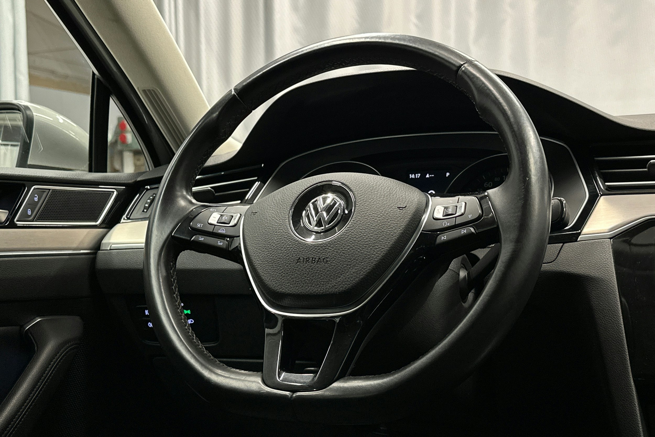 harmaa Volkswagen Passat 2016 kuva 18.