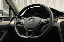harmaa Volkswagen Passat 2016 kuva 18.