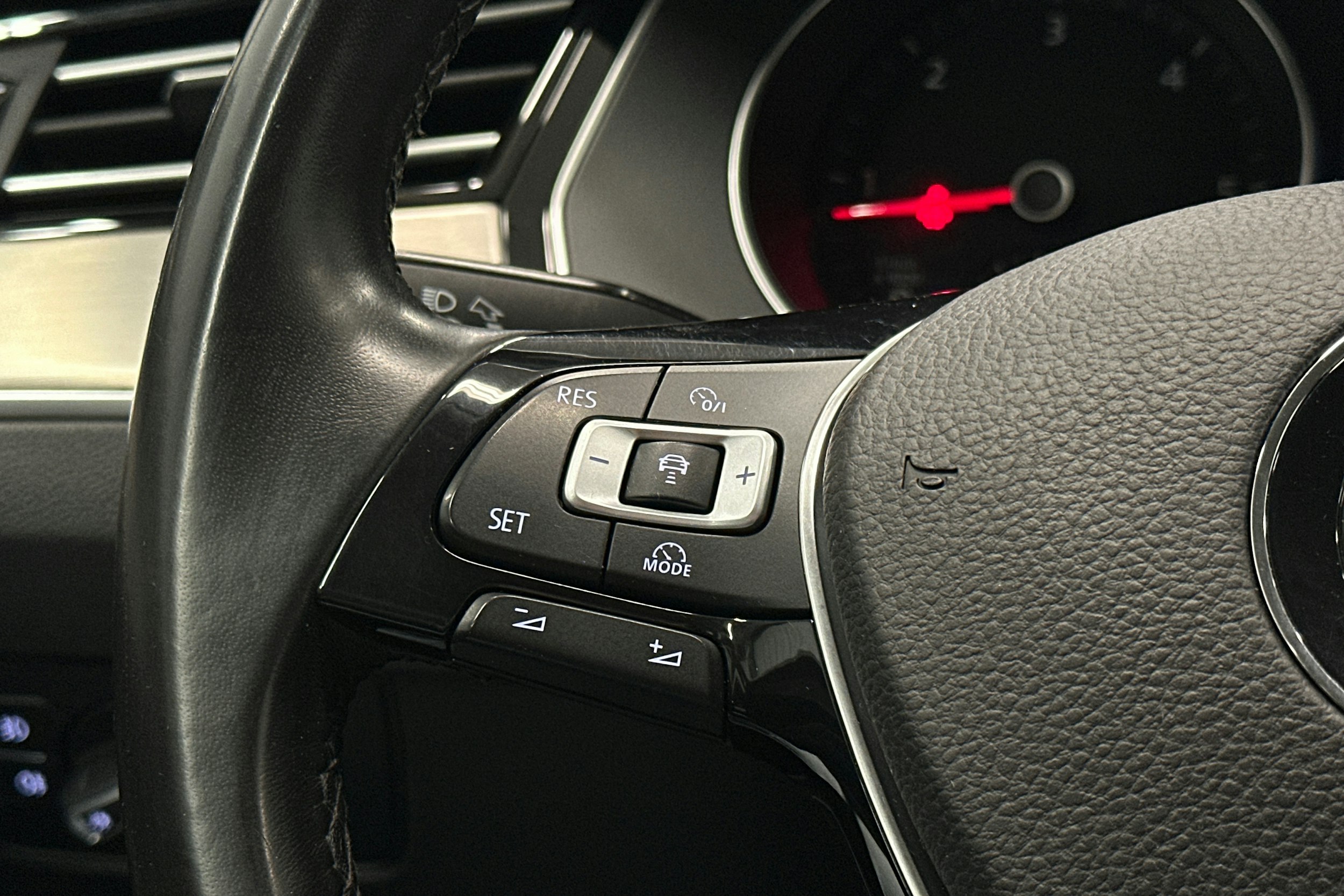 harmaa Volkswagen Passat 2016 kuva 19.