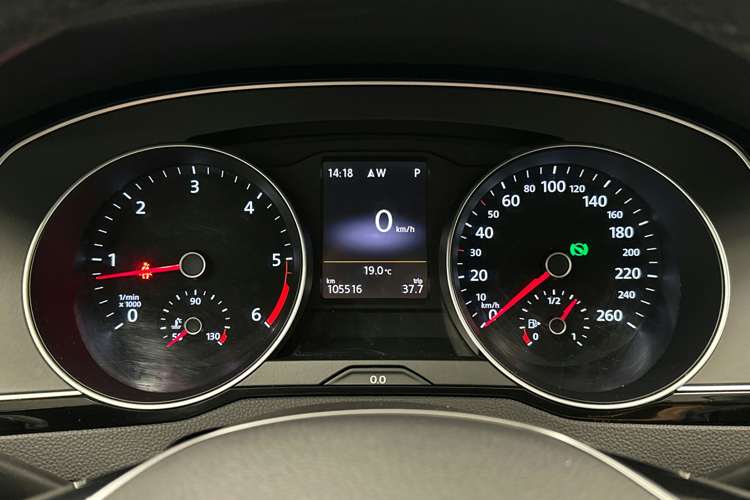 harmaa Volkswagen Passat 2016 kuva 21.
