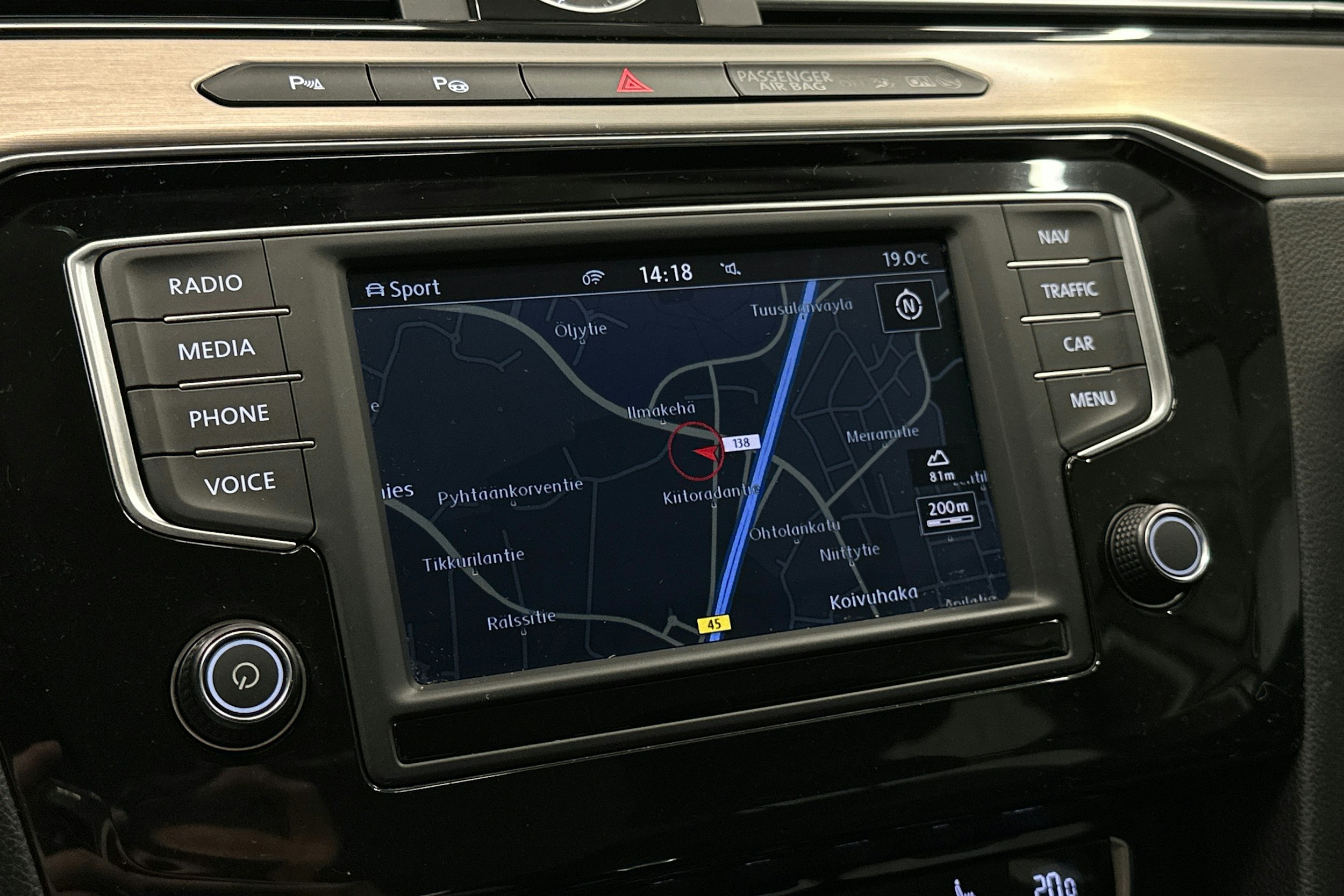 harmaa Volkswagen Passat 2016 kuva 22.