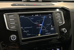 harmaa Volkswagen Passat 2016 kuva 22.