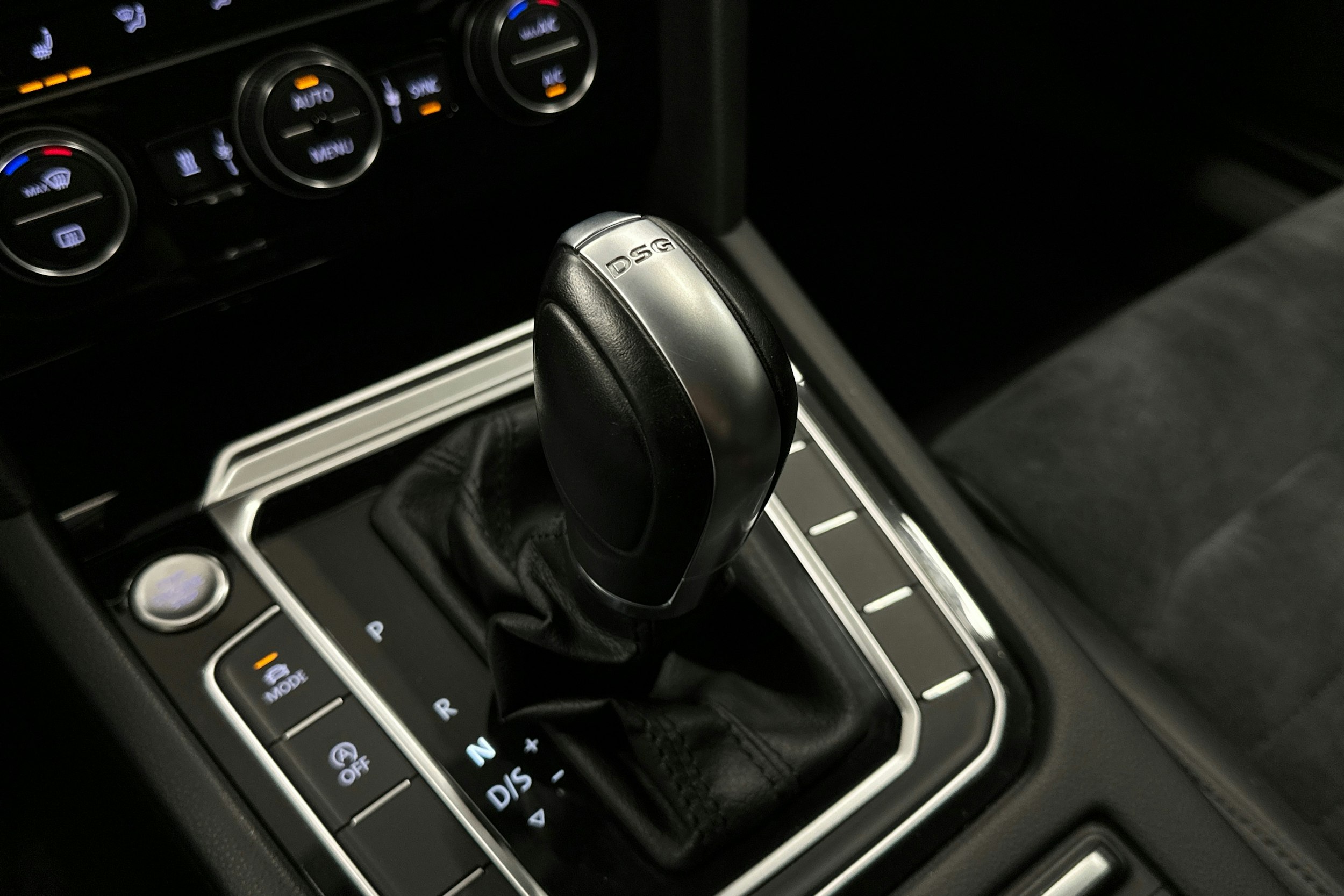 harmaa Volkswagen Passat 2016 kuva 28.