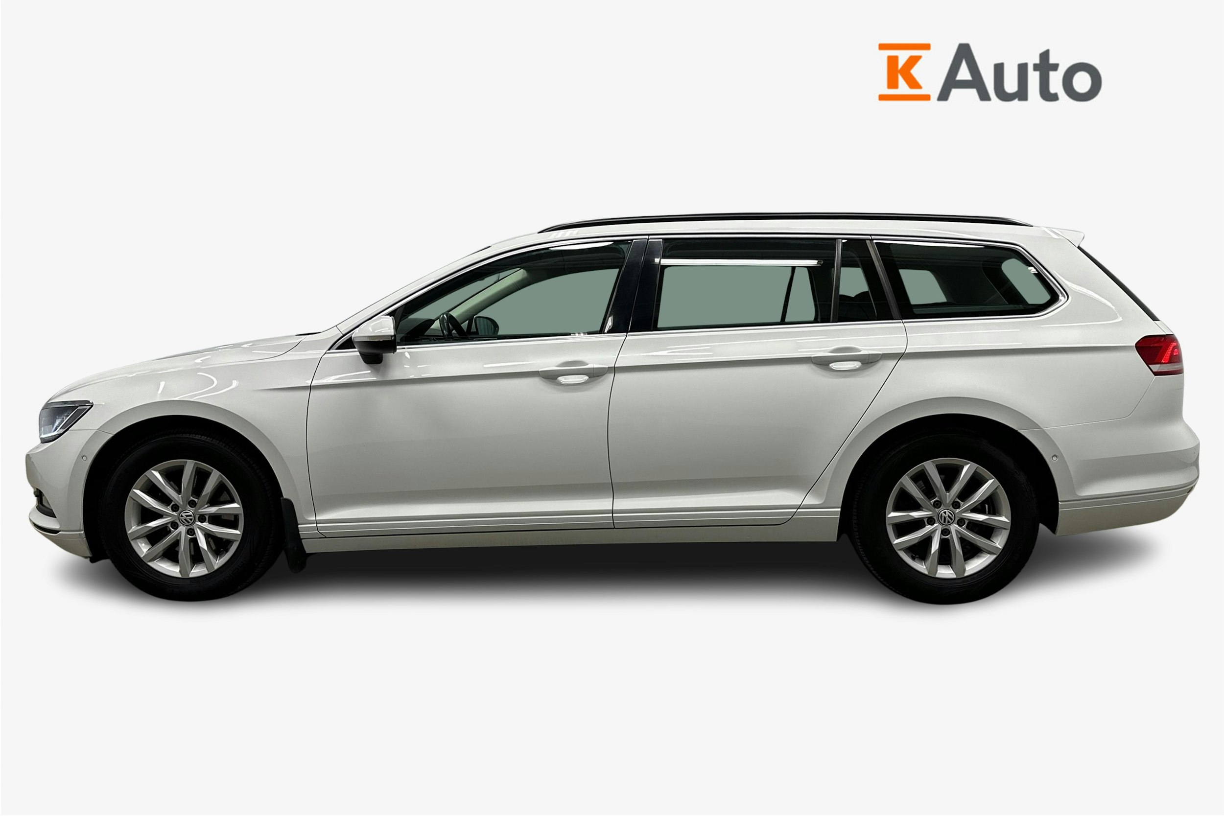 valkoinen Volkswagen Passat 2016 kuva 6.