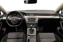valkoinen Volkswagen Passat 2016 kuva 9.
