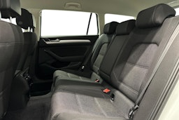 valkoinen Volkswagen Passat 2016 kuva 10.