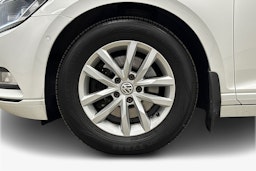 valkoinen Volkswagen Passat 2016 kuva 11.