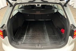 valkoinen Volkswagen Passat 2016 kuva 14.