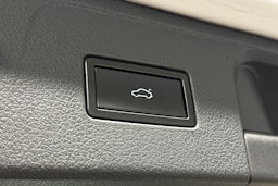 valkoinen Volkswagen Passat 2016 kuva 15.