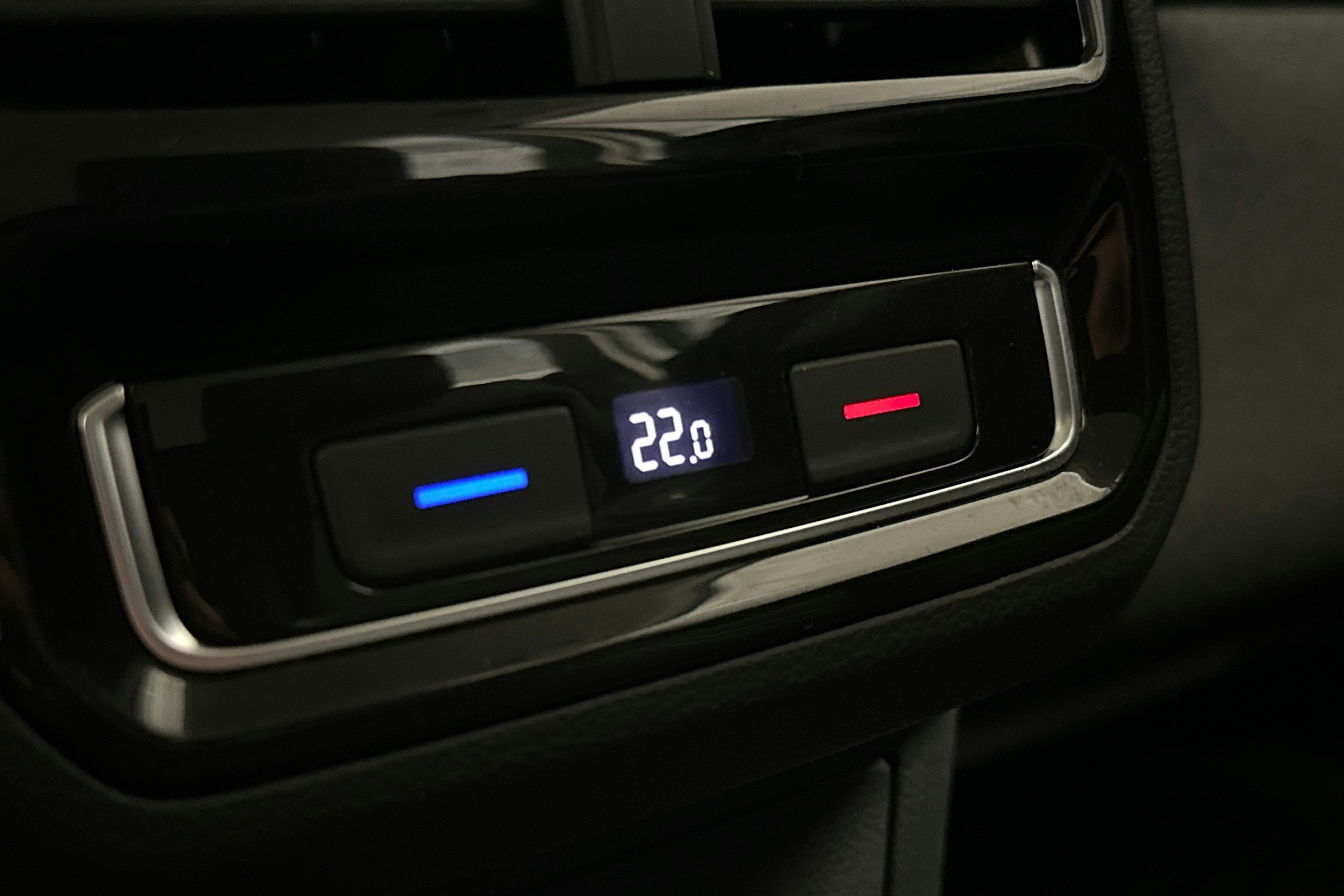 valkoinen Volkswagen Passat 2016 kuva 16.