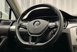 valkoinen Volkswagen Passat 2016 kuva 18.