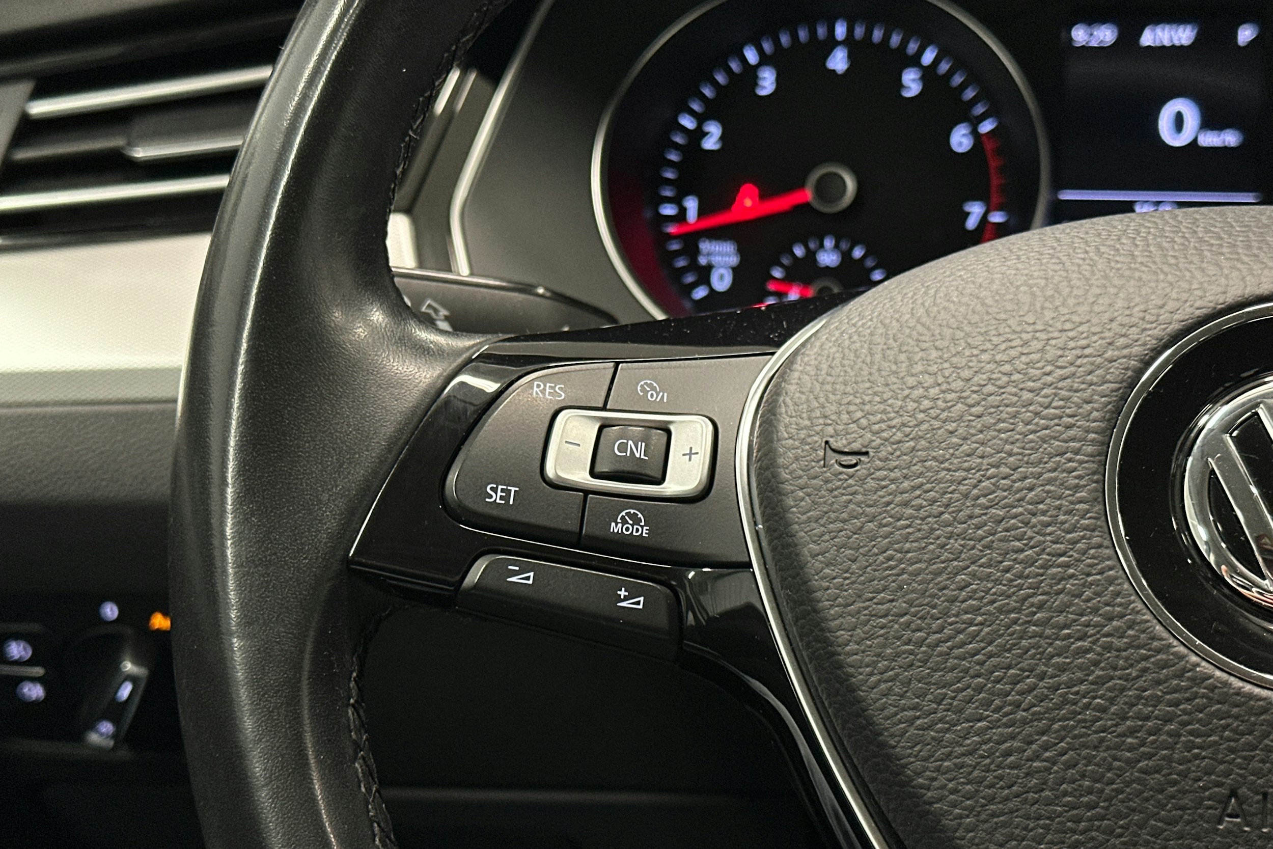 valkoinen Volkswagen Passat 2016 kuva 19.
