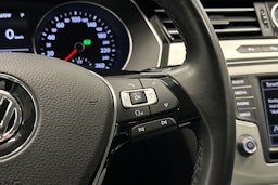 valkoinen Volkswagen Passat 2016 kuva 20.
