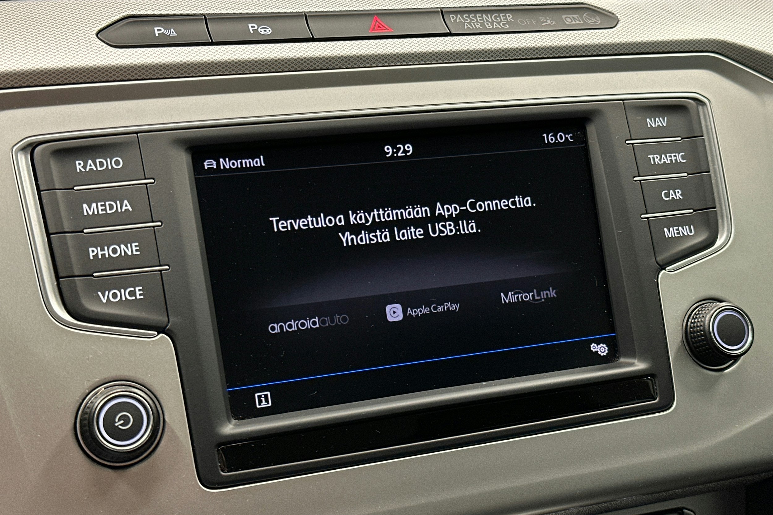 valkoinen Volkswagen Passat 2016 kuva 22.