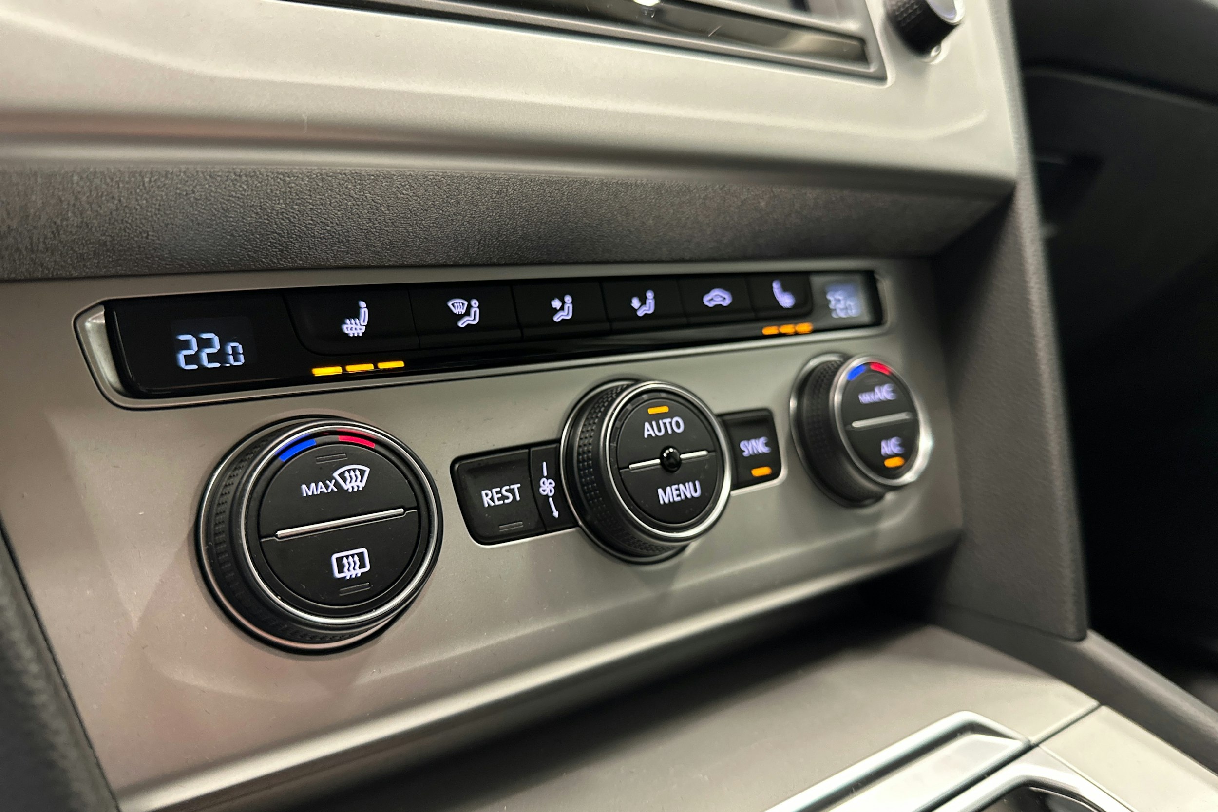 valkoinen Volkswagen Passat 2016 kuva 26.