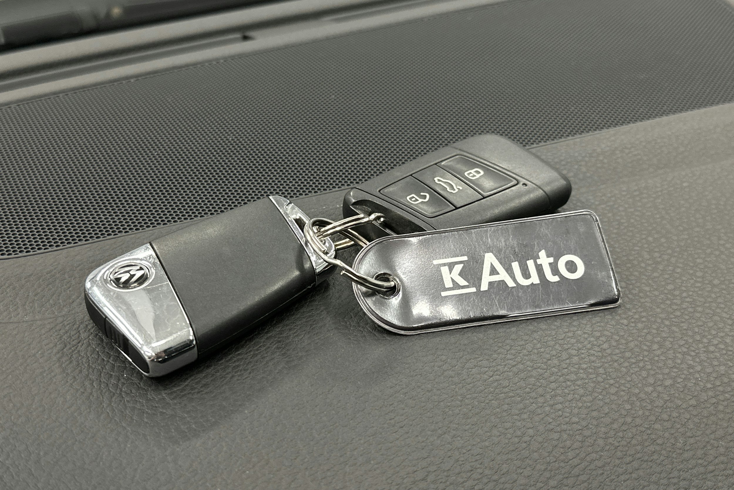 valkoinen Volkswagen Passat 2016 kuva 28.