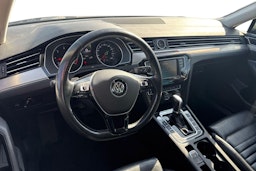 harmaa Volkswagen Passat 2016 kuva 3.