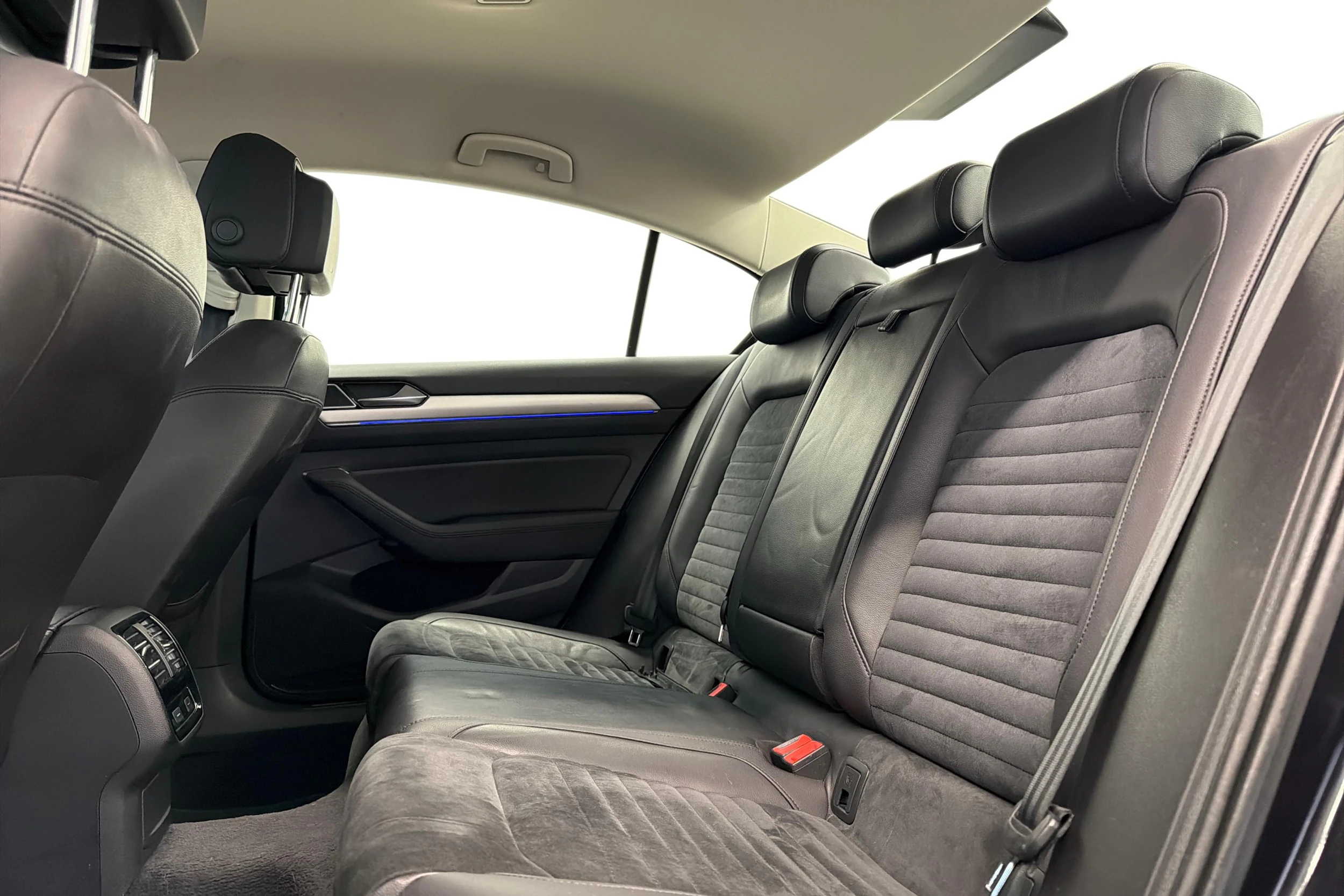 Musta Volkswagen PASSAT 2016 kuva 8.