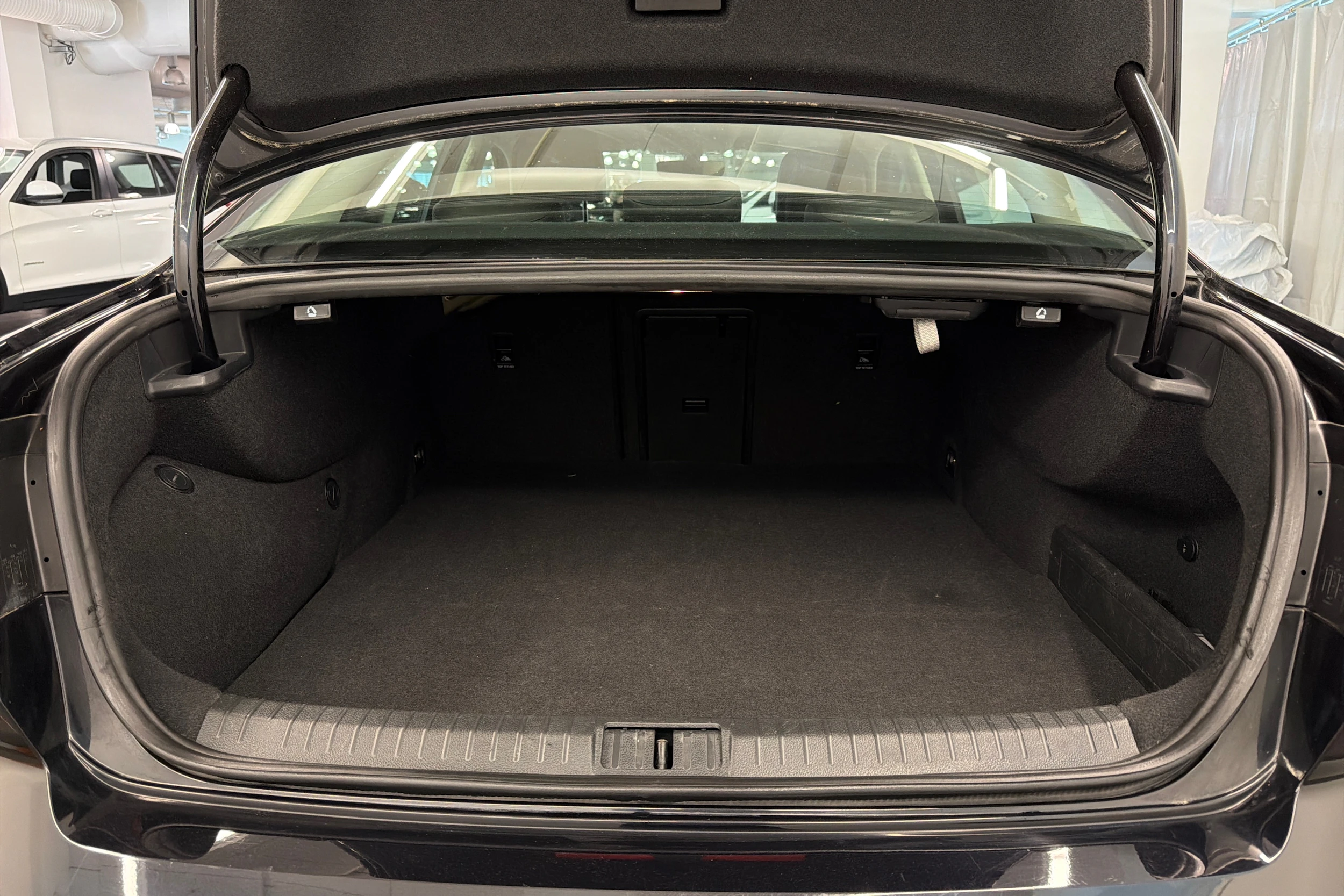 Musta Volkswagen PASSAT 2016 kuva 11.