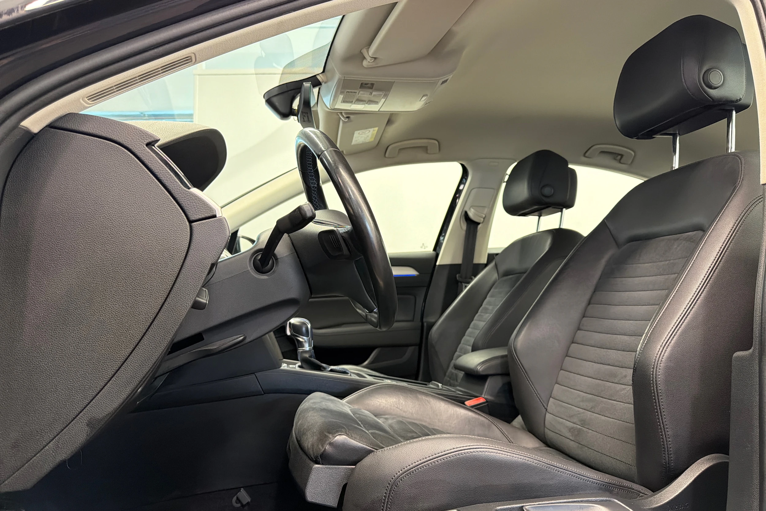 Musta Volkswagen PASSAT 2016 kuva 12.
