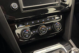 Musta Volkswagen PASSAT 2016 kuva 21.