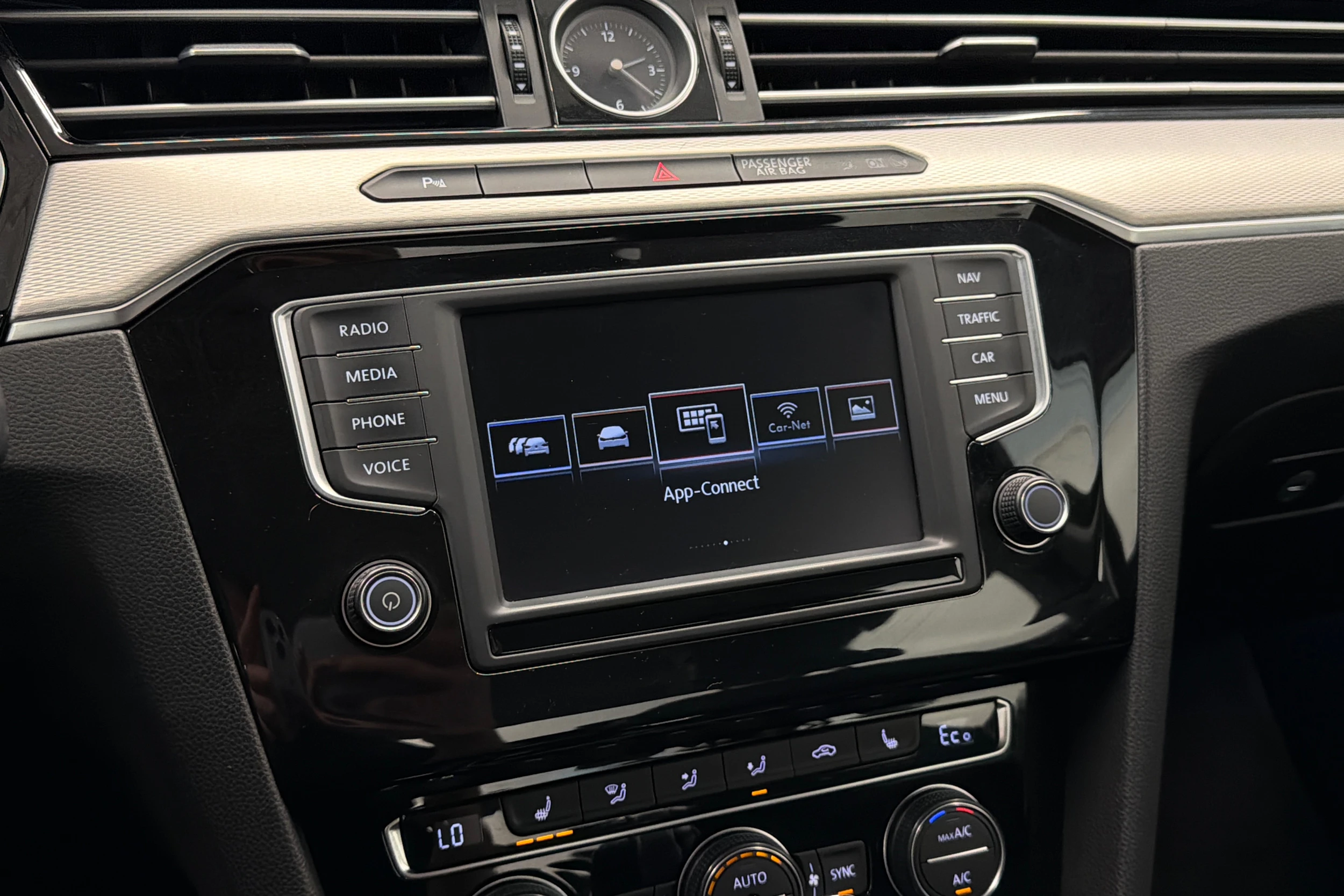 Musta Volkswagen PASSAT 2016 kuva 22.