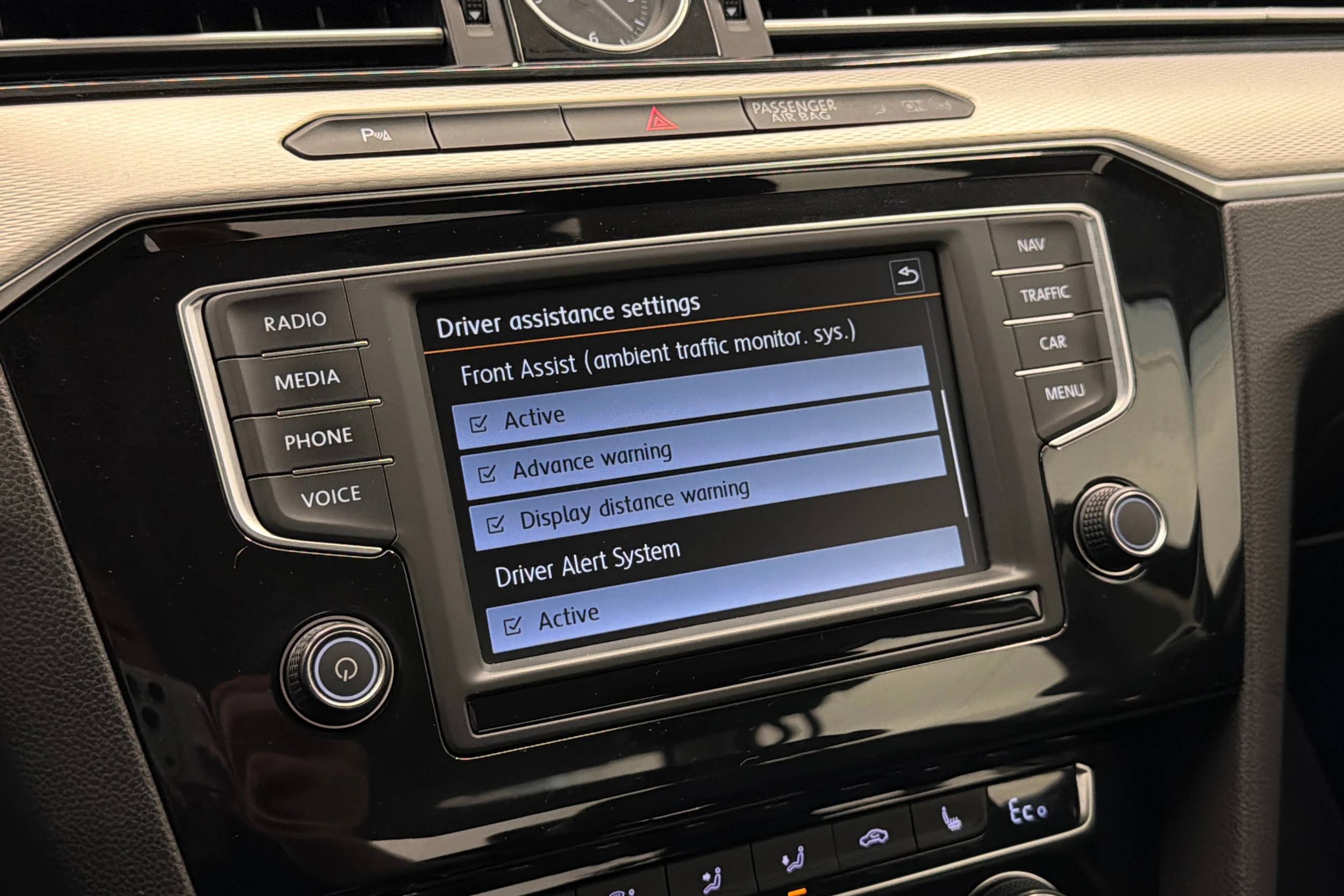 Musta Volkswagen PASSAT 2016 kuva 26.