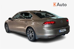 keltainen Volkswagen Passat 2016 kuva 2.