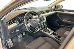 keltainen Volkswagen Passat 2016 kuva 3.